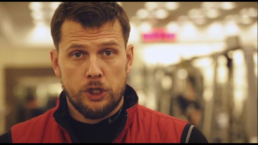 Смотреть онлайн В спортзале